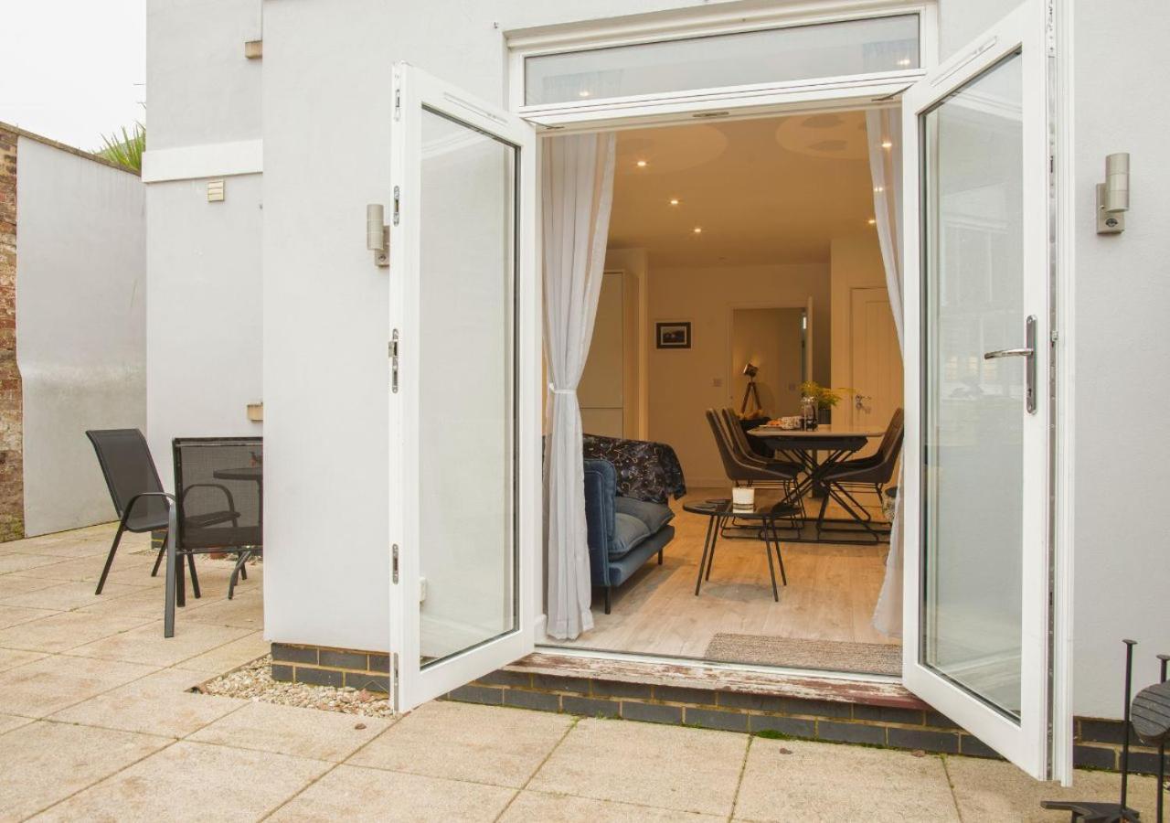 첼튼엄 Stunning 2 Bed With Private Patio And Free Parking 빌라 외부 사진