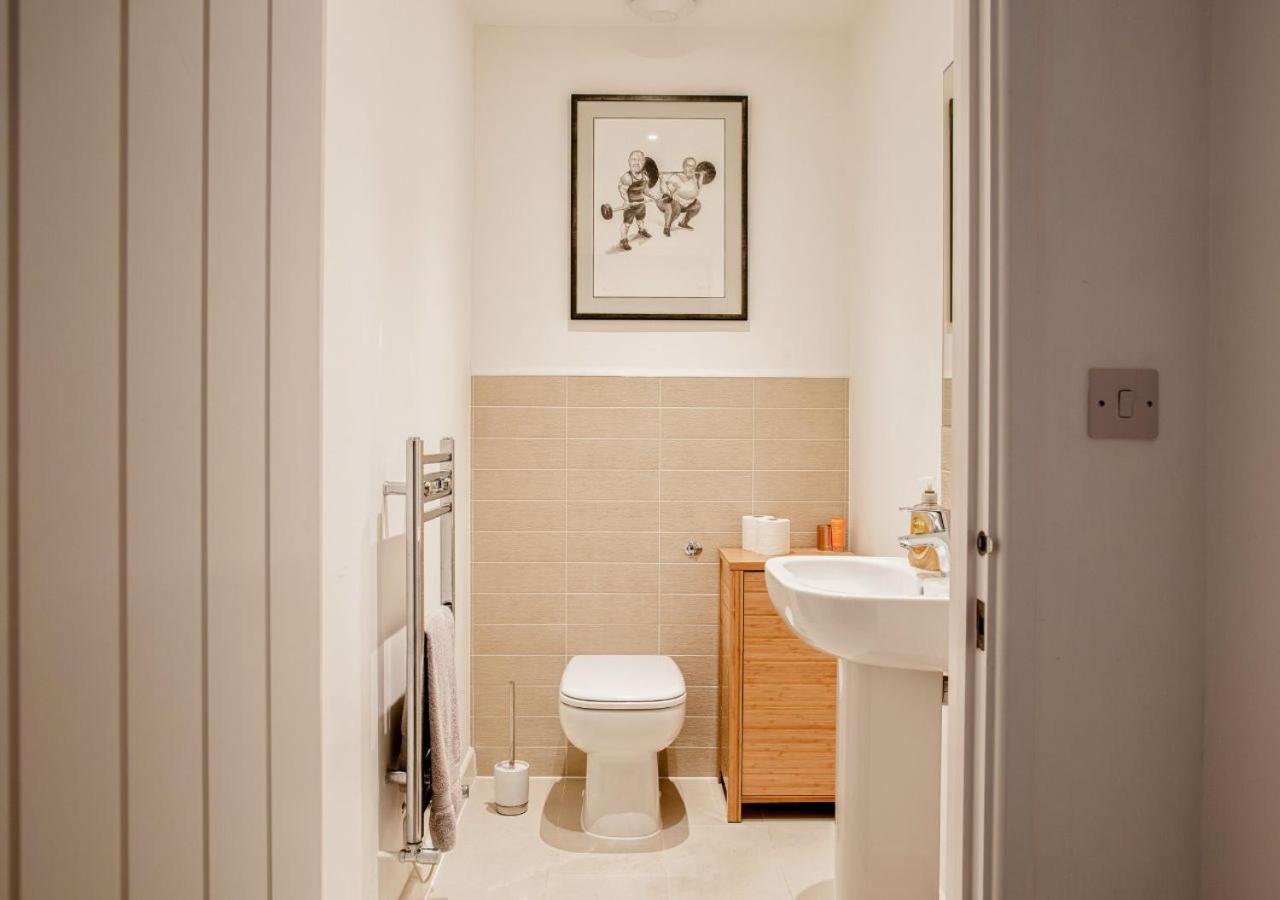 첼튼엄 Stunning 2 Bed With Private Patio And Free Parking 빌라 외부 사진