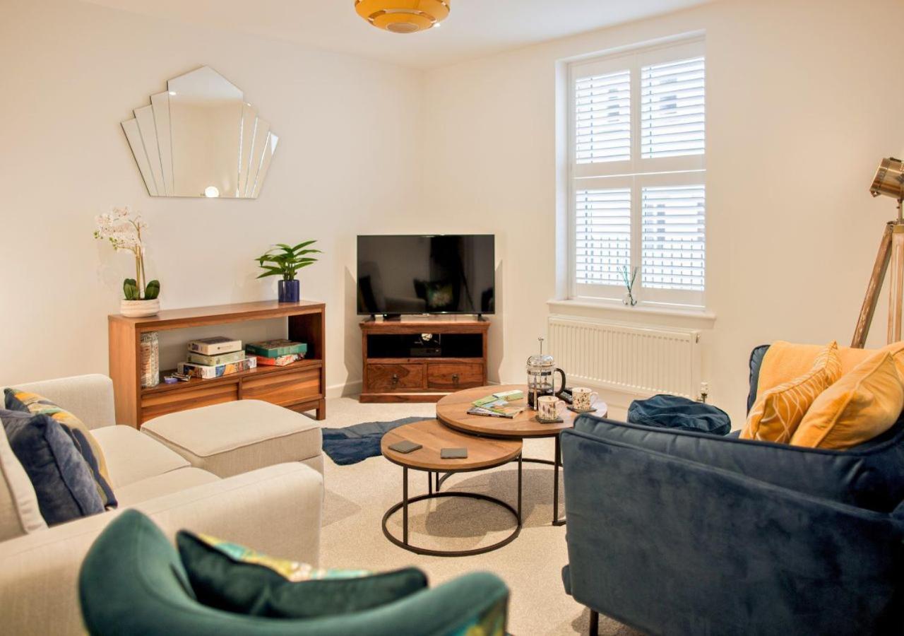 첼튼엄 Stunning 2 Bed With Private Patio And Free Parking 빌라 외부 사진