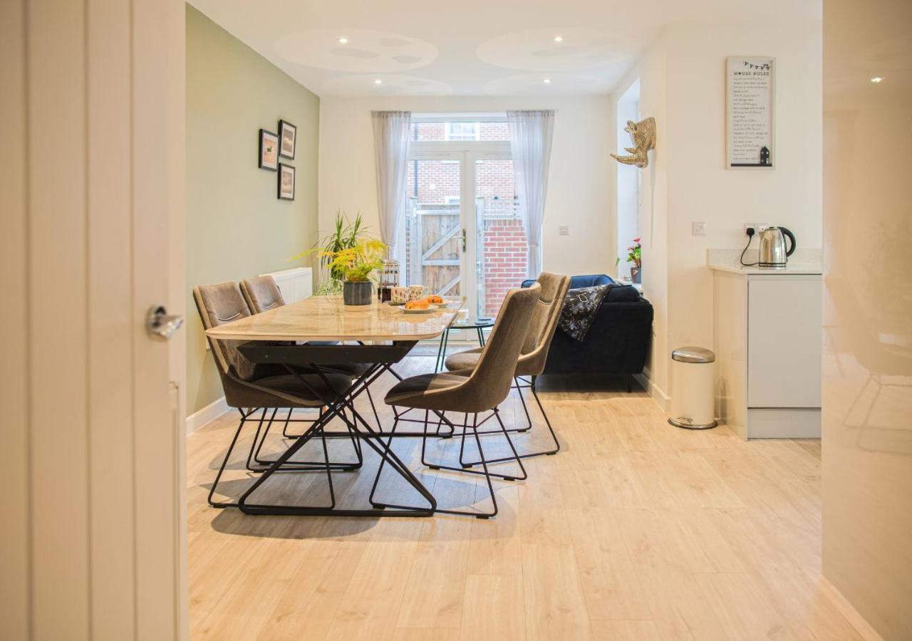 첼튼엄 Stunning 2 Bed With Private Patio And Free Parking 빌라 외부 사진