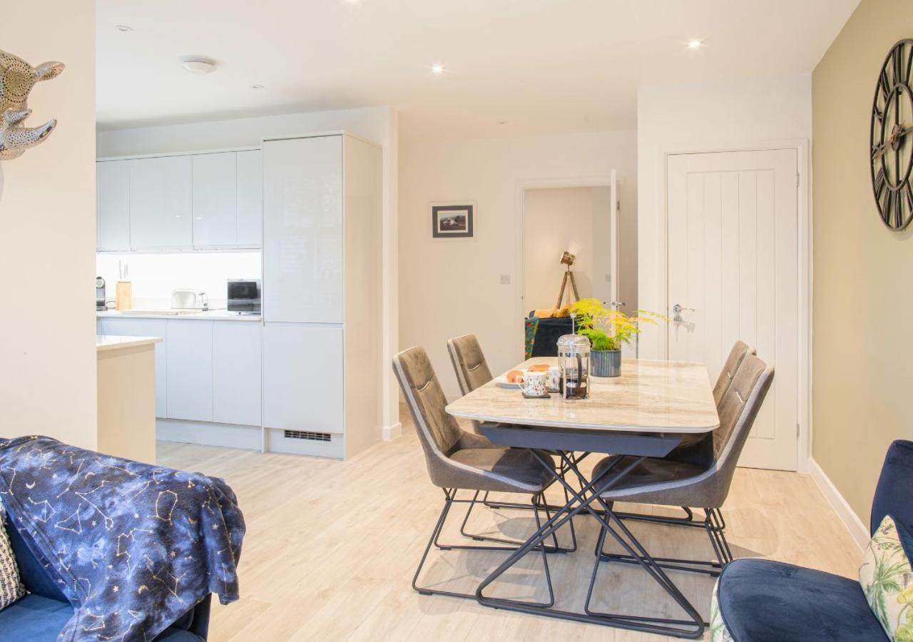 첼튼엄 Stunning 2 Bed With Private Patio And Free Parking 빌라 외부 사진