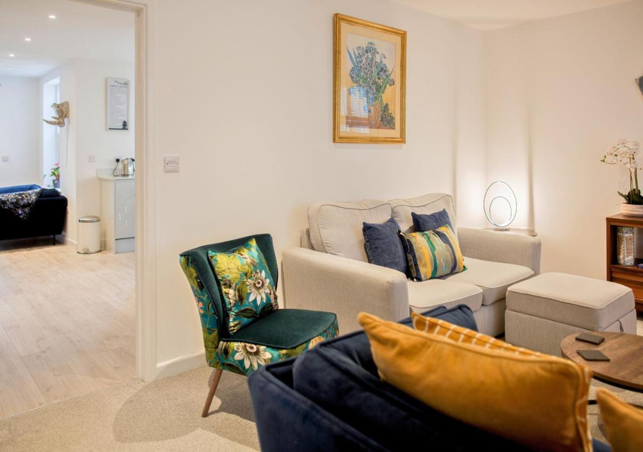 첼튼엄 Stunning 2 Bed With Private Patio And Free Parking 빌라 외부 사진