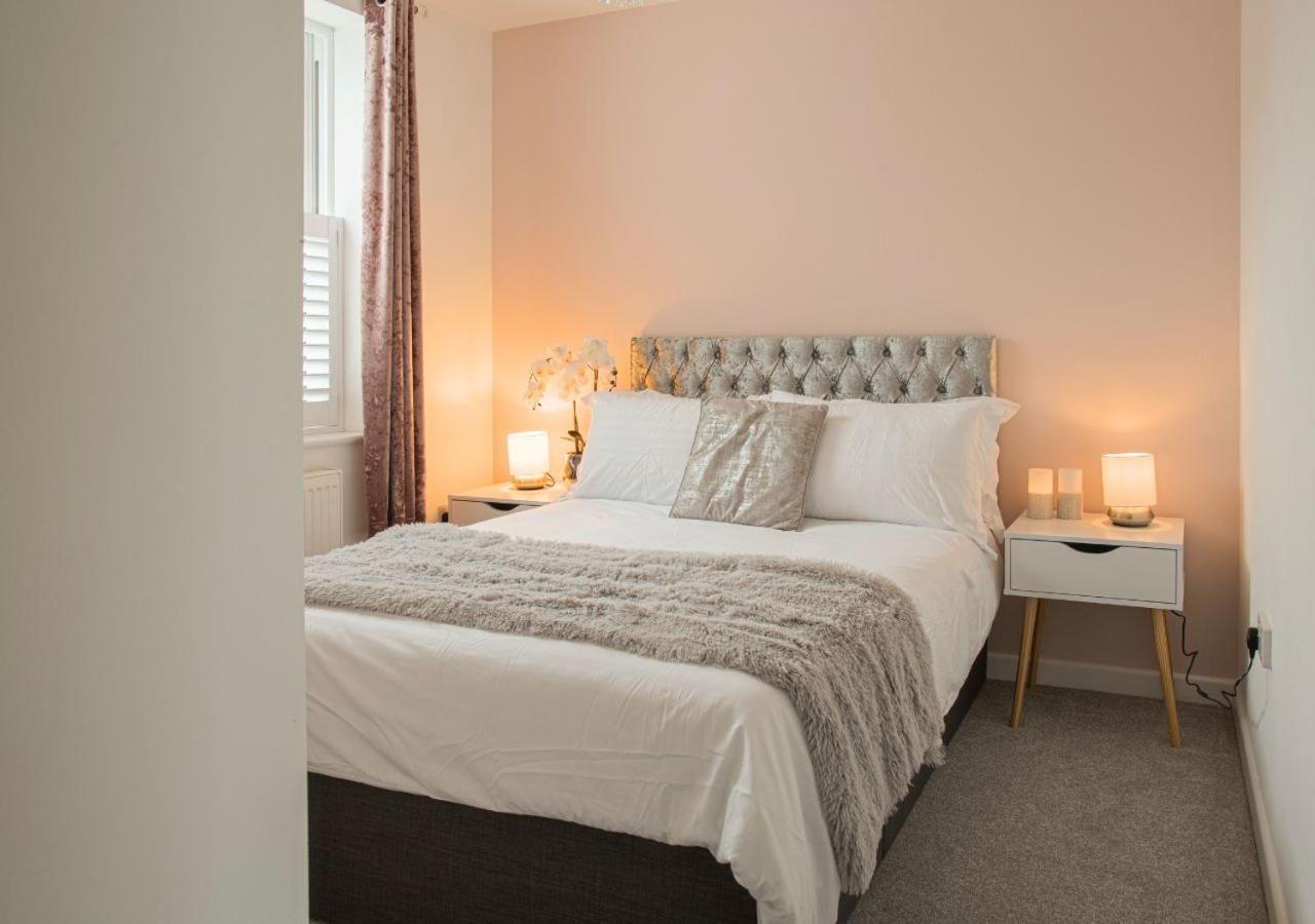 첼튼엄 Stunning 2 Bed With Private Patio And Free Parking 빌라 외부 사진