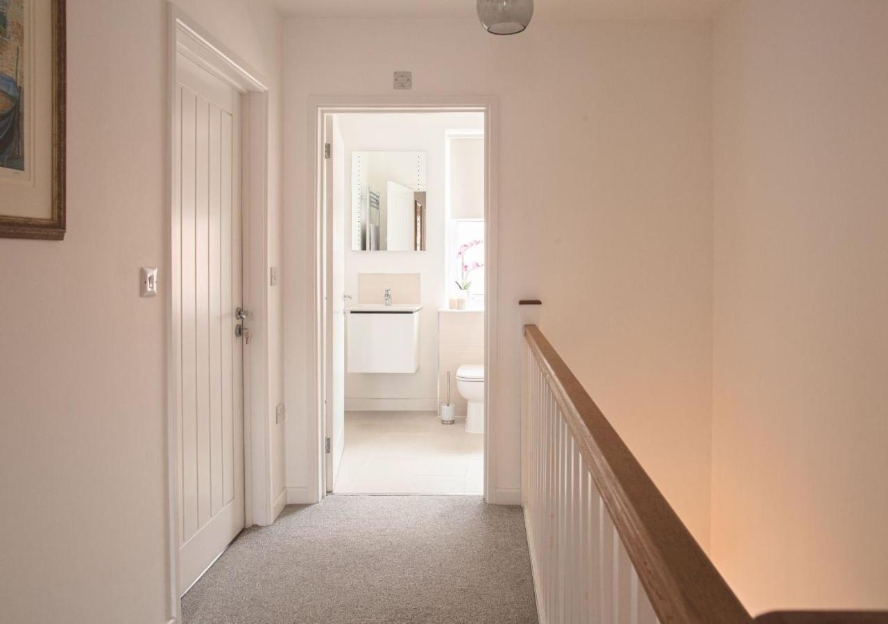 첼튼엄 Stunning 2 Bed With Private Patio And Free Parking 빌라 외부 사진