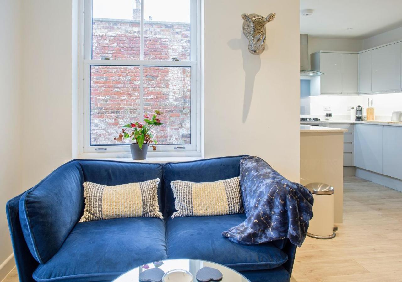 첼튼엄 Stunning 2 Bed With Private Patio And Free Parking 빌라 외부 사진