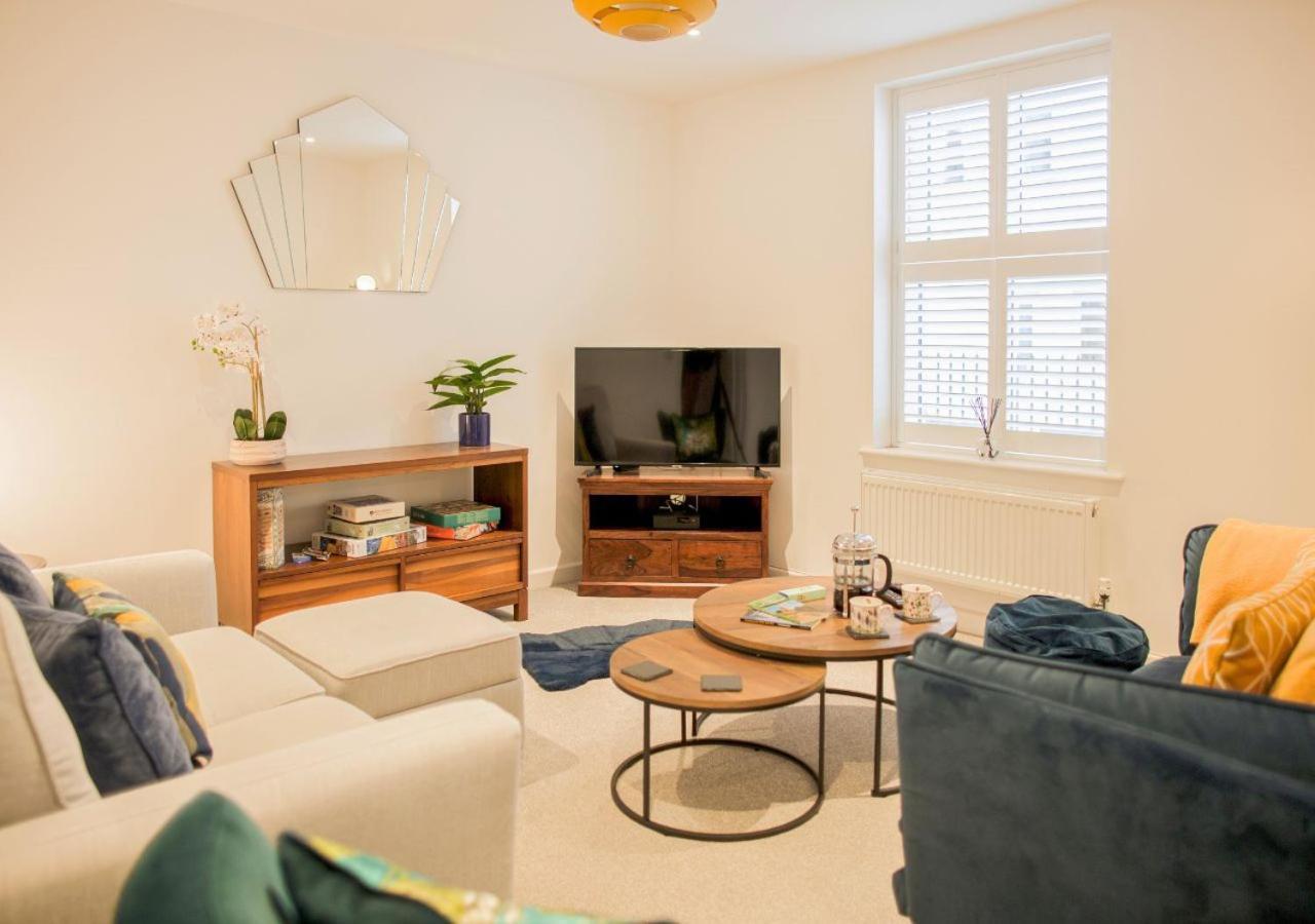 첼튼엄 Stunning 2 Bed With Private Patio And Free Parking 빌라 외부 사진