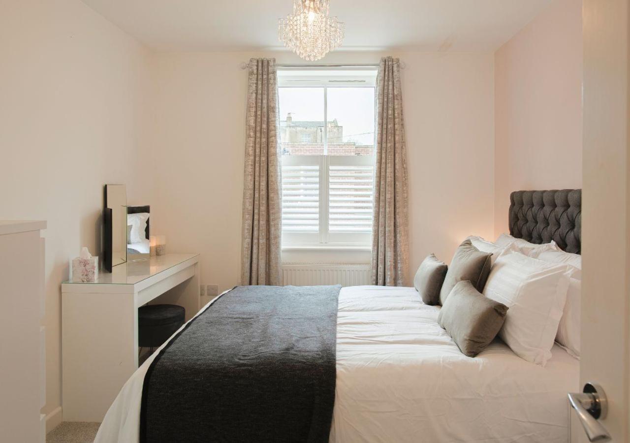 첼튼엄 Stunning 2 Bed With Private Patio And Free Parking 빌라 외부 사진