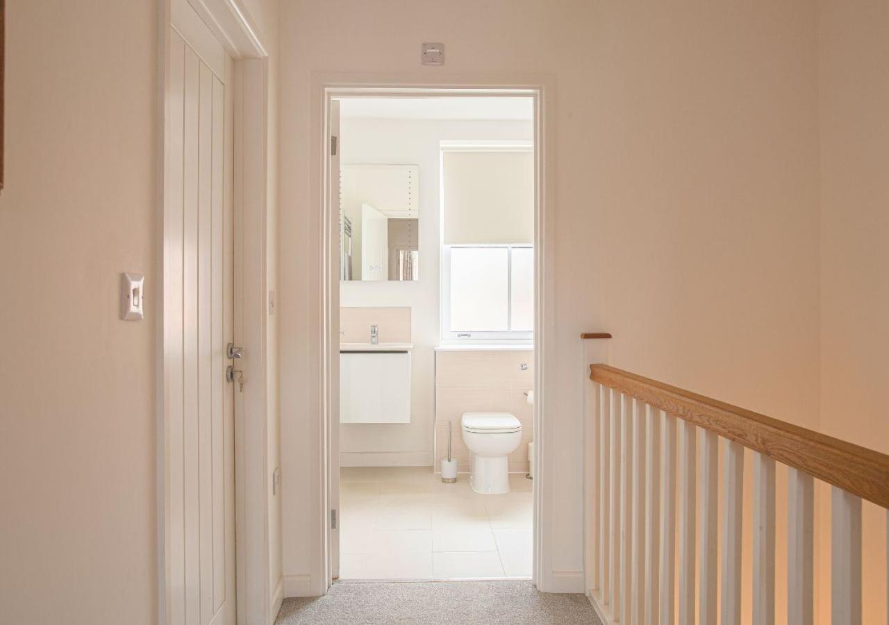 첼튼엄 Stunning 2 Bed With Private Patio And Free Parking 빌라 외부 사진